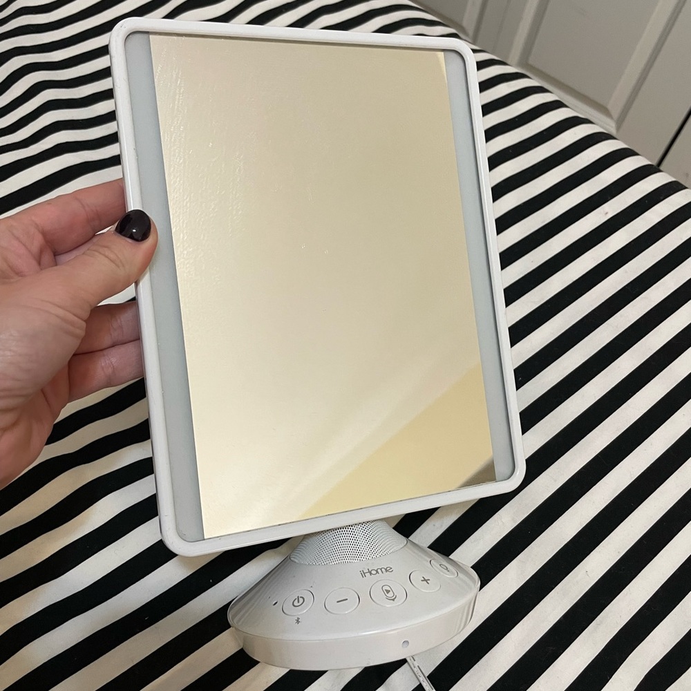 IHome lighted speaker mirror